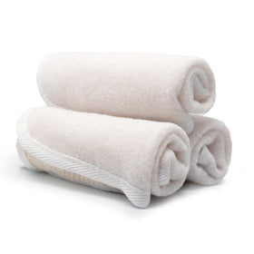 Evriholder PARADISO front pack view showing three white wash cloths and brand