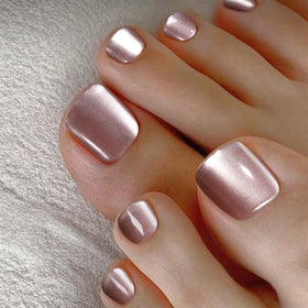 FANDAMEI cat eye nail detail showing iridescent shimmer and eye-catching sparkle