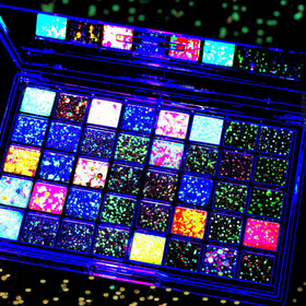 Fandamei 40-color palette top view showing vivid daytime shades and organization benefit