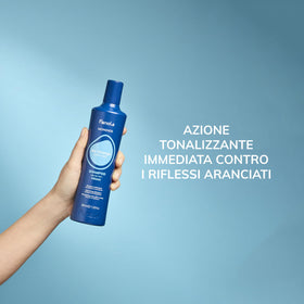 Fanola shampoo lather texture demonstrating gentle cleansing and pigment