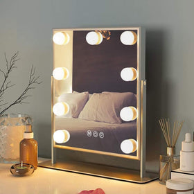 FENCHILIN front view showing LEDs and clean reflection for accurate makeup