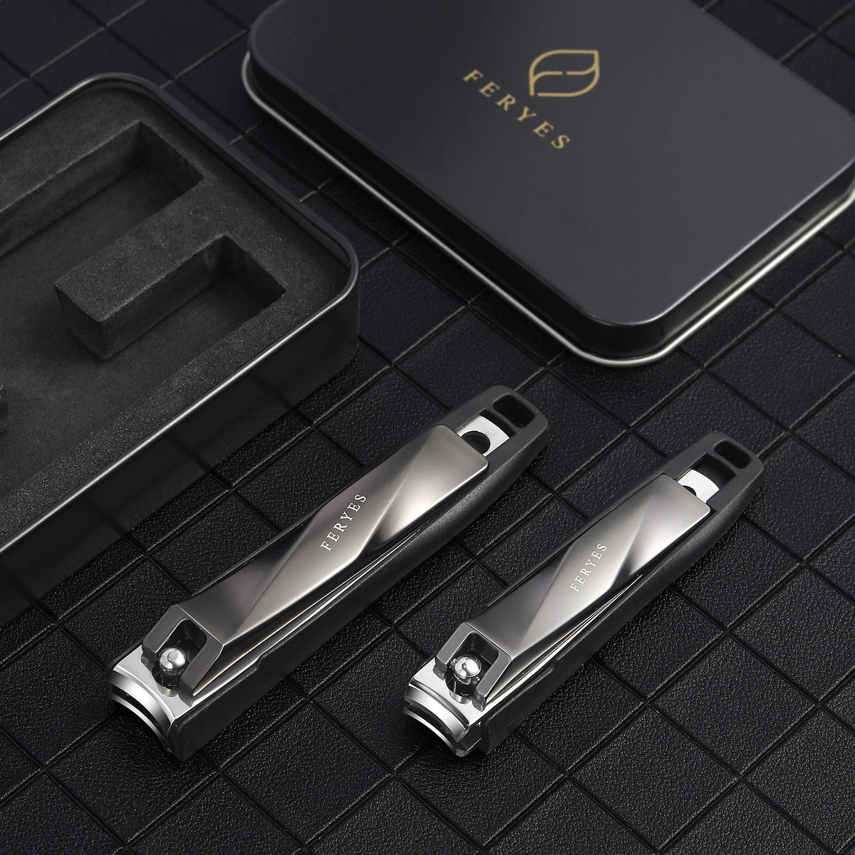 FERYES fingernail clipper blade close-up for precise, clean cuts