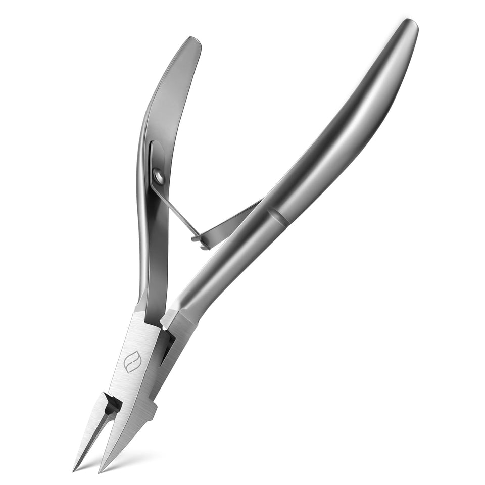 FERYES front view of clippers showing compact shape and precise tip, clear control