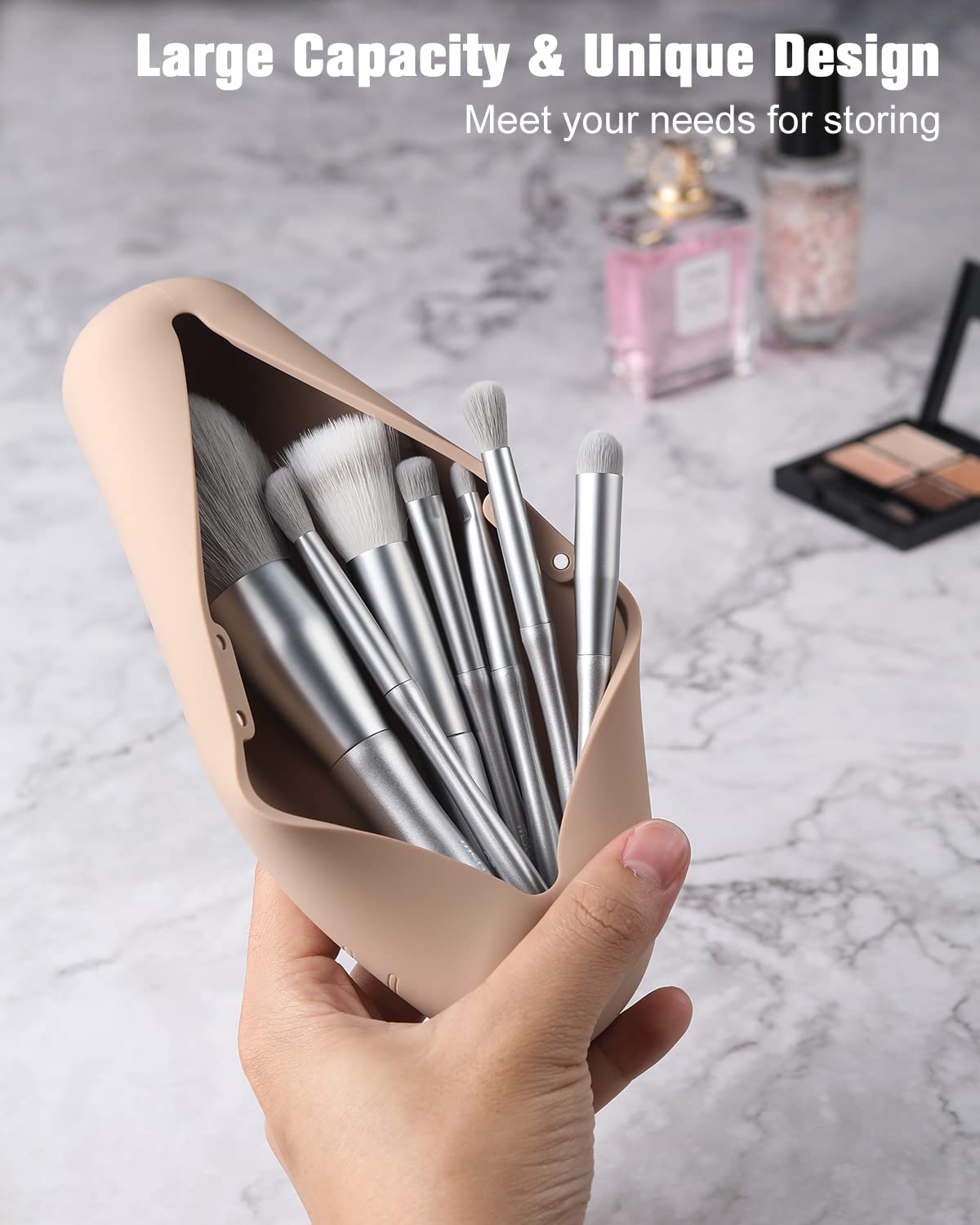 FERYES open holder displaying full-size brushes neatly organized for easy packing benefit