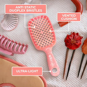 FHI Heat UNbrush detangling wet hair to show gentle knot release and decreased pain