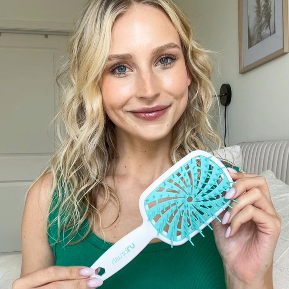FHI Heat brush cleaning demo showing quick rinsing and low-maintenance care