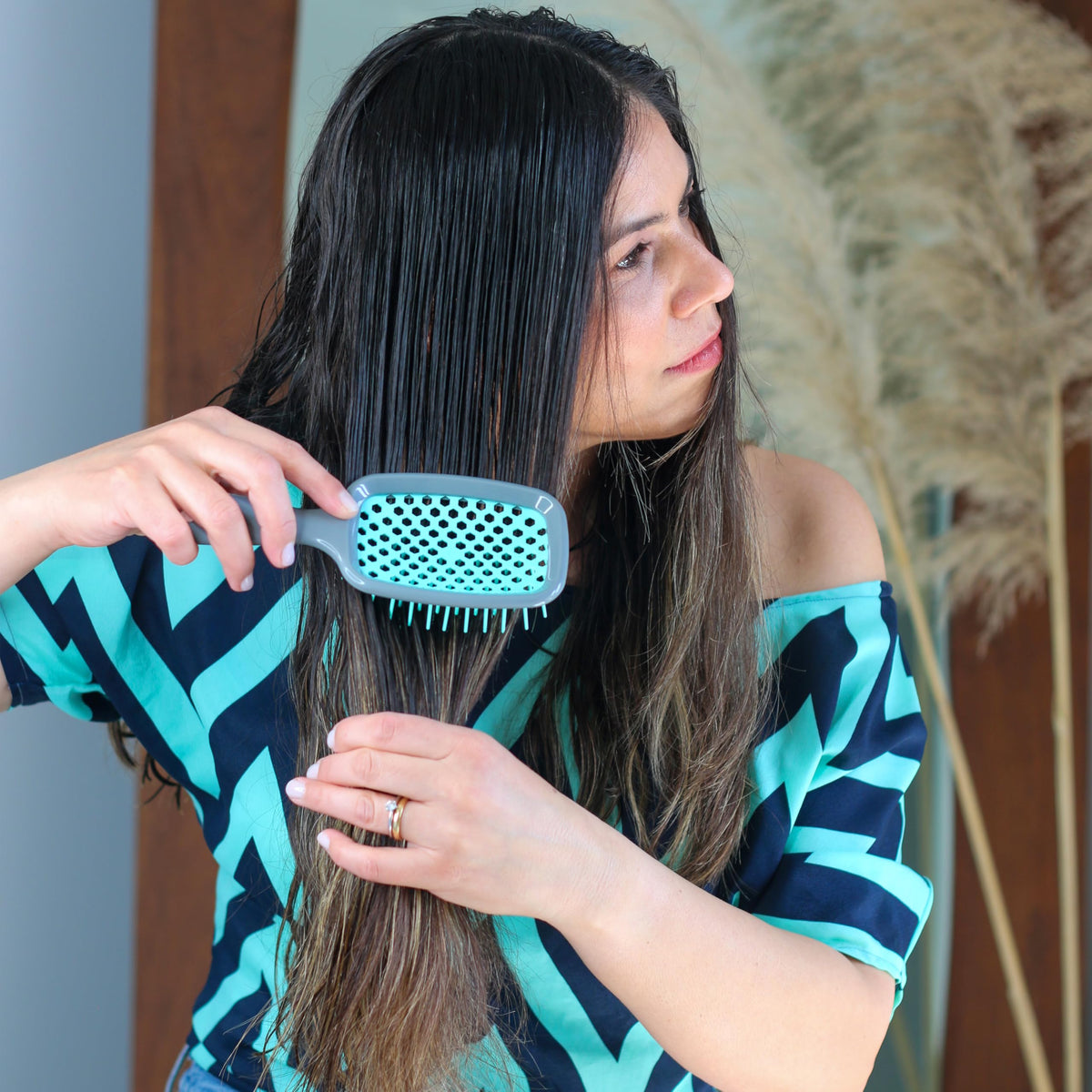 FHI Heat UNbrush backless vented cushion detail promoting faster drying benefit