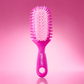 FHI Heat detangling wet hair using brush showing smooth glide and reduced breakage benefit