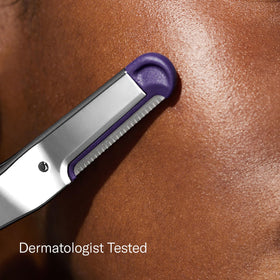 Close-up of Flamingo blade edge highlighting stainless-steel precision and smooth glide