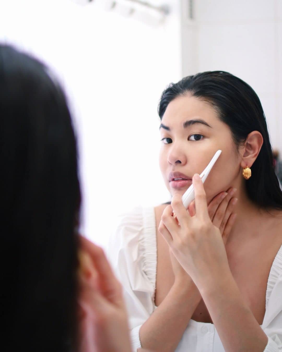 Flawless Dermaplane Glo safety guard detail demonstrating ridged protector for gentle skin contact