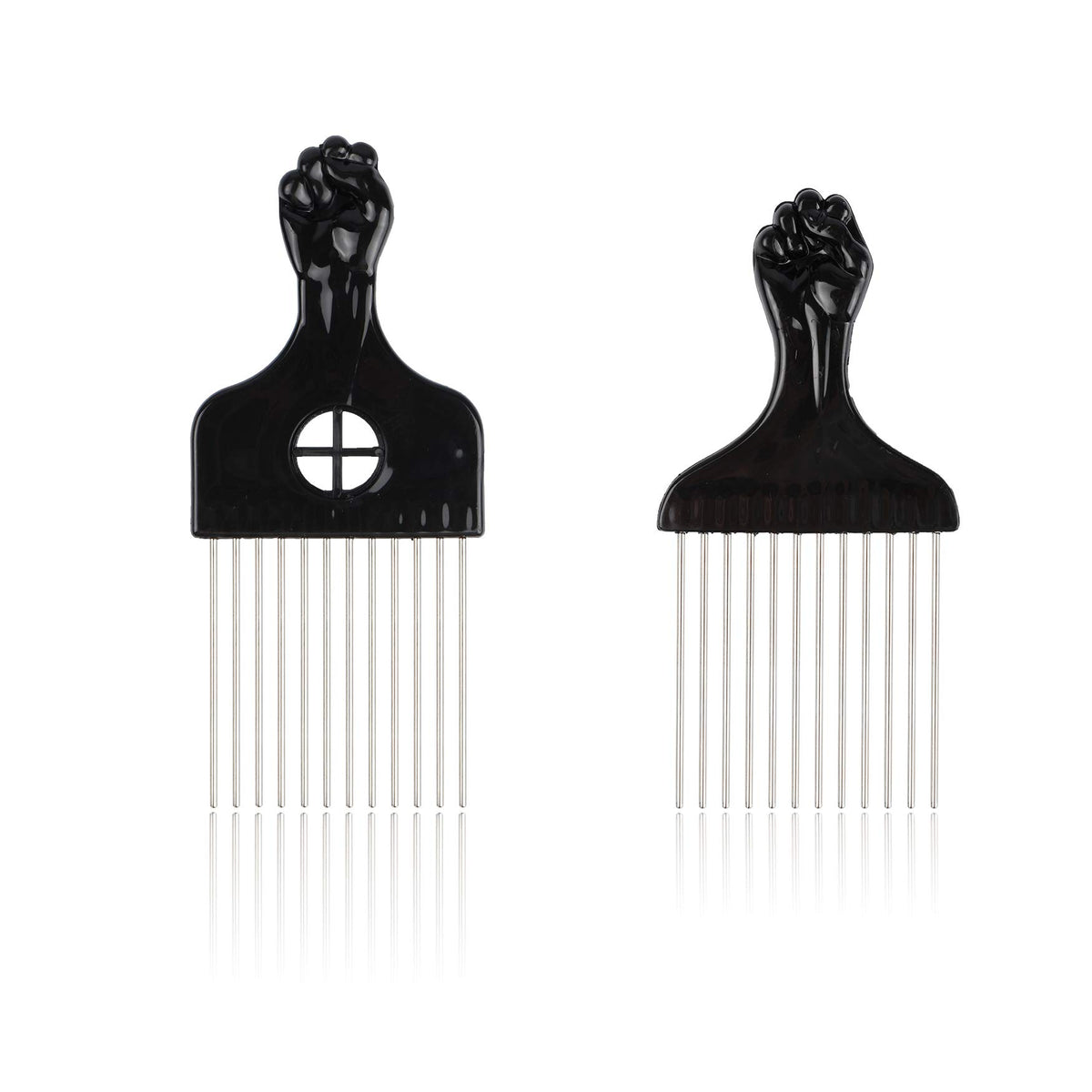 Folansy comb in use lifting roots to add volume to an Afro