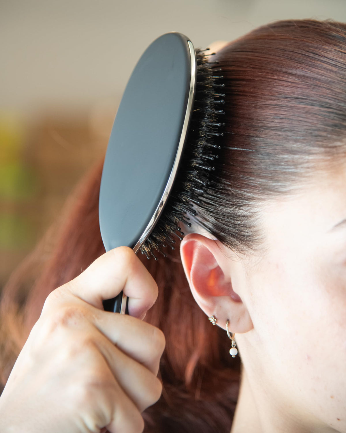 FRAMAR brush back and handle profile showing ergonomic grip for comfortable styling