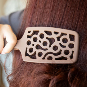 FRAMAR brush detangling wet hair with minimal pulling and breakage