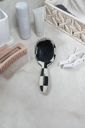 FRAMAR brush on vanity with accessories for a stylish, travel-friendly look