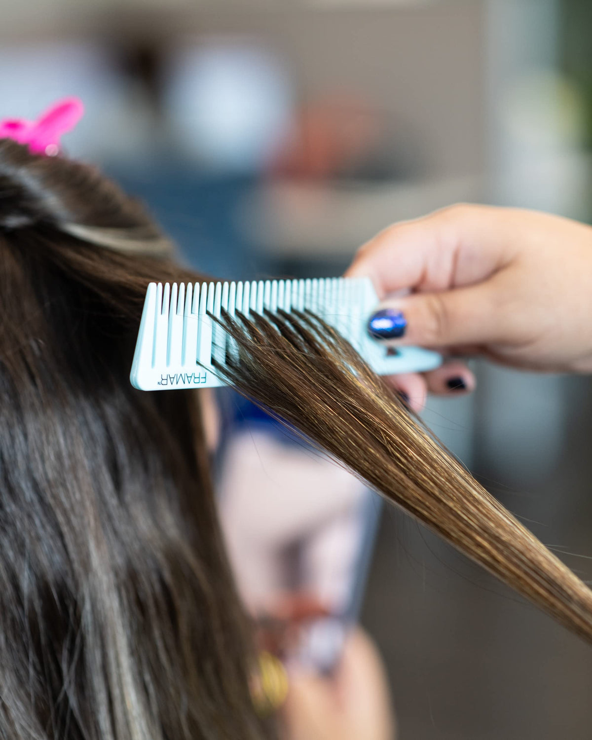 FRAMAR Dreamweaver in use on client hair speeding up foiling process benefit
