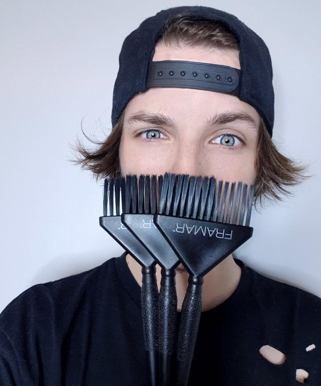 FRAMAR extra-wide brush spreading dye quickly over hair for faster coverage