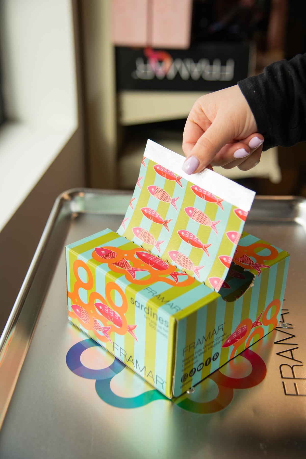 FRAMAR pop up foil box placed on salon trolley for organized dispensing