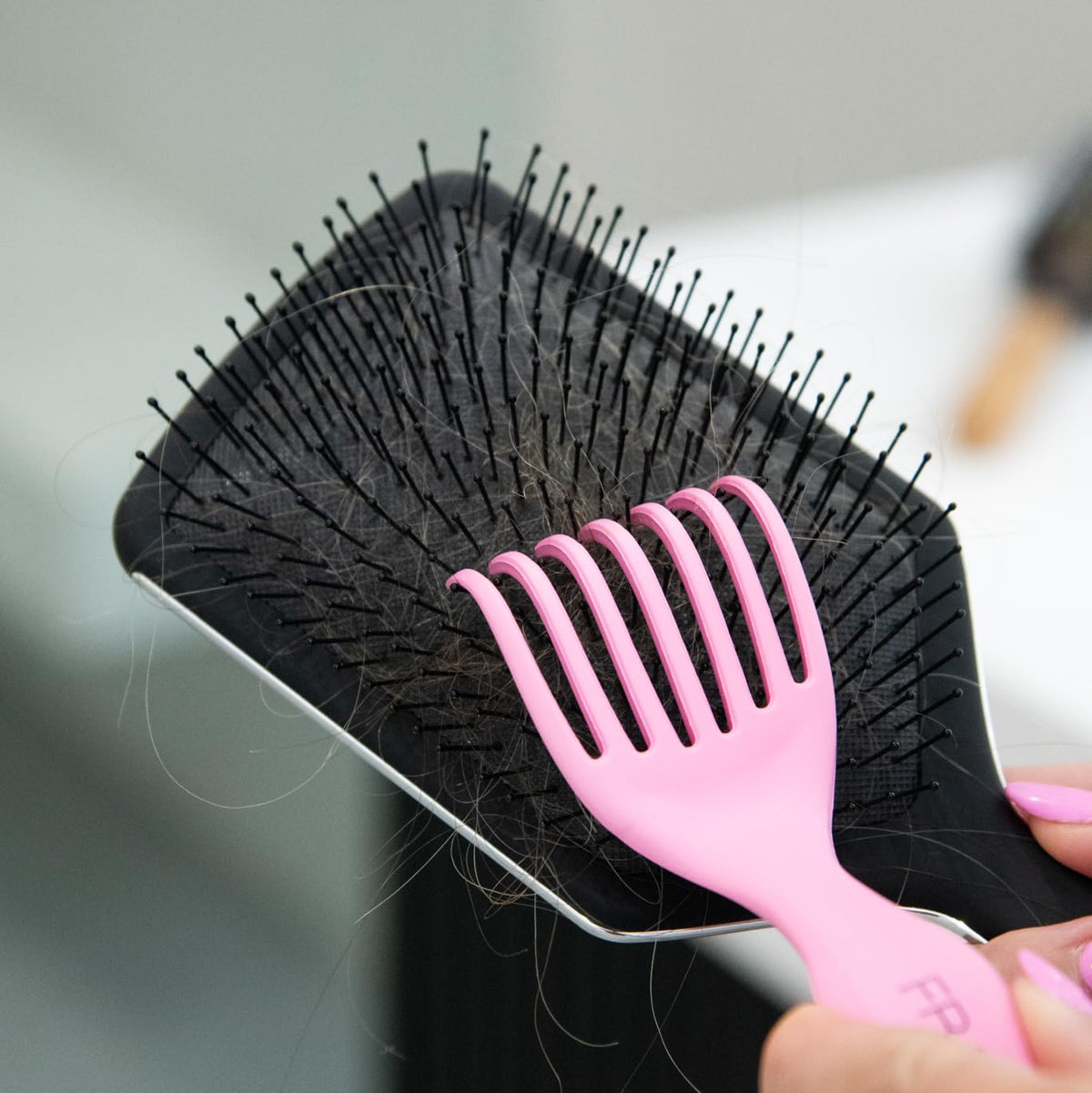 FRAMAR tool cleaning a round brush base clearing debris between bristles