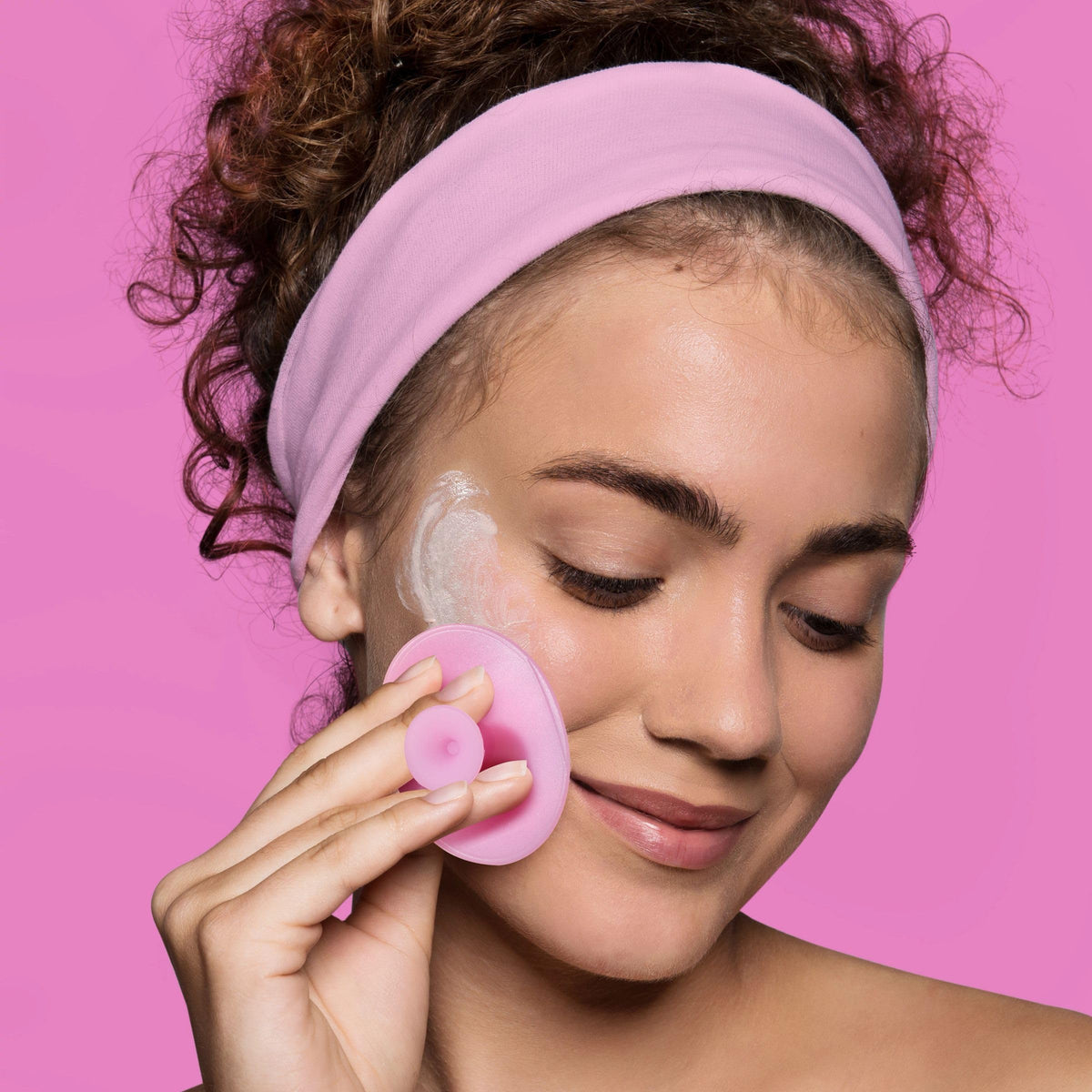Freeman silicone buffer and headband set up for easy pre-mask prep