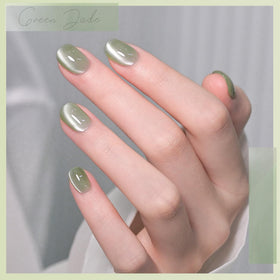 GAOY magnet held over wet nail showing cat-eye formation, demonstrates pattern control benefit