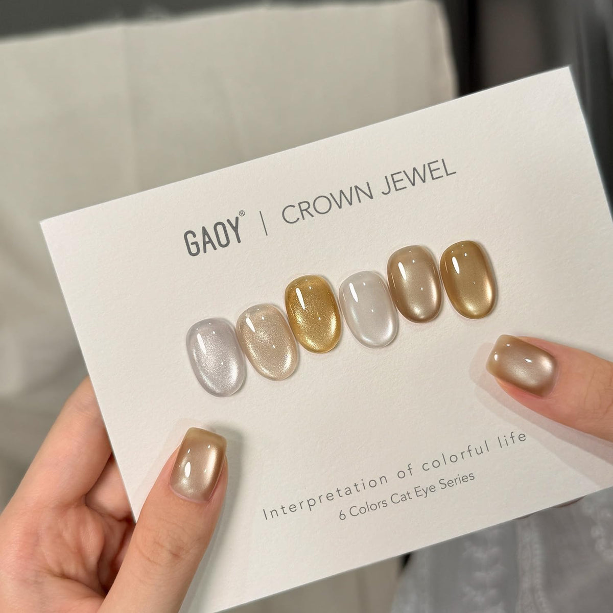 GAOY magnet held over polish creating cat-eye, precise design benefit