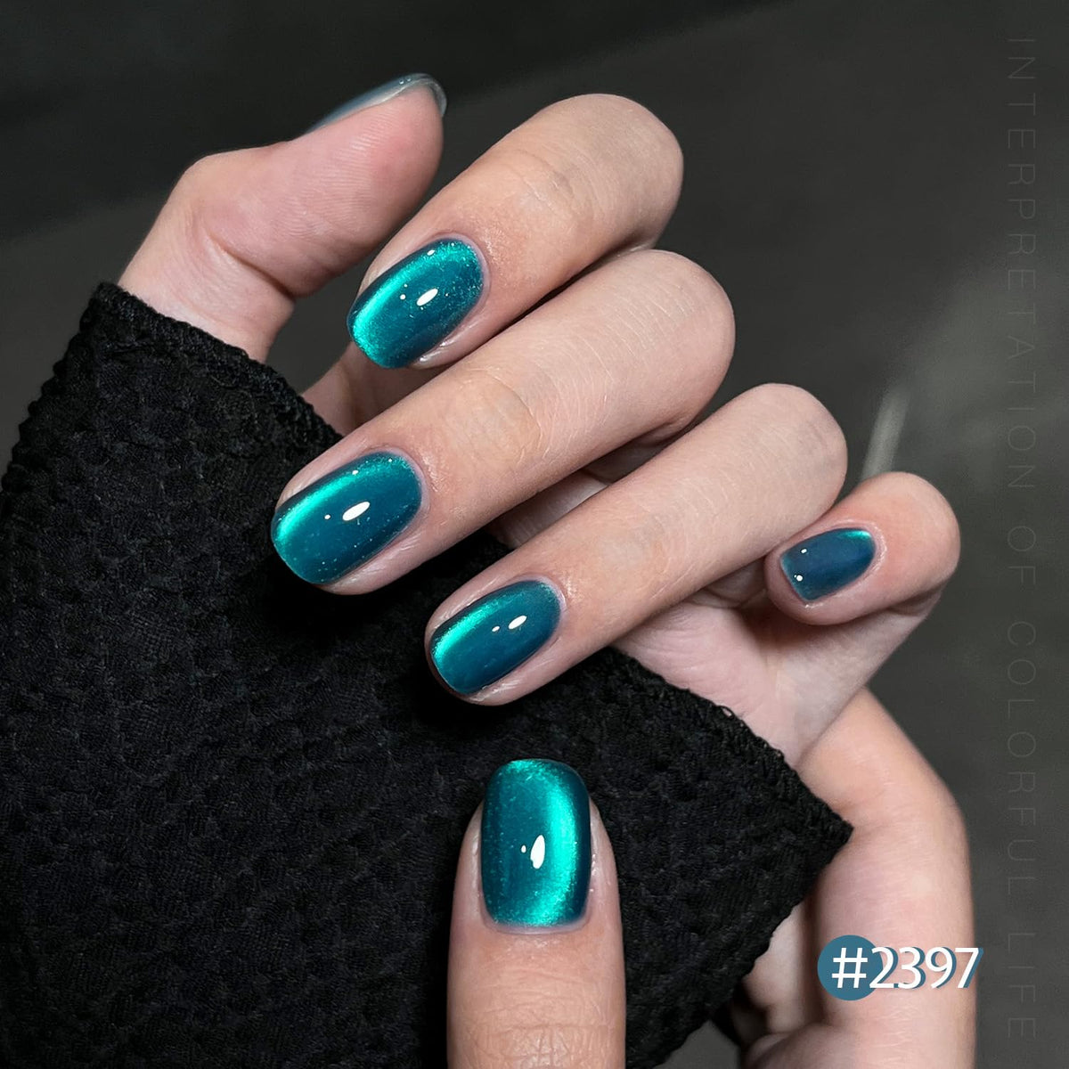 GAOY painted nails in use demonstrating holographic cat-eye effect for showy finish