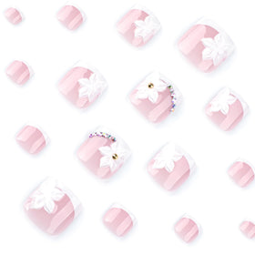 GCSQW toenails worn with sandals showing finished pedicure for summer styling