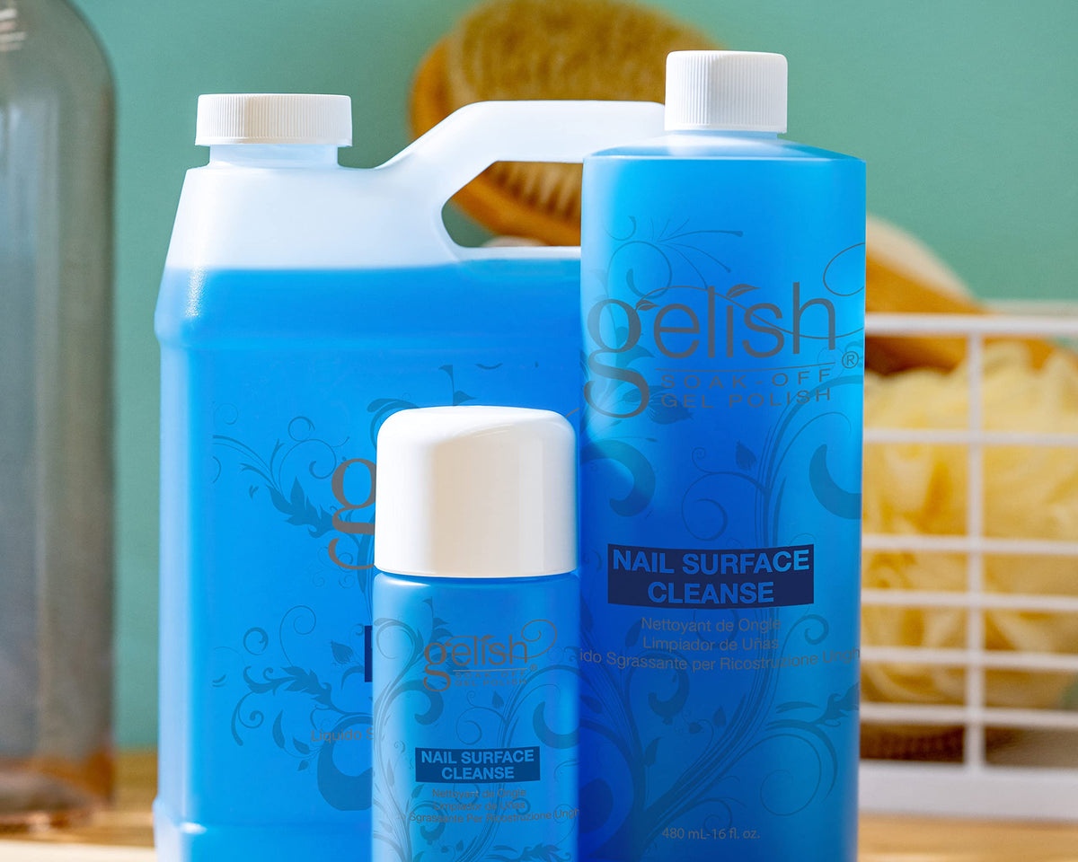 Gelish 4 oz bottle next to lint-free wipes illustrating convenient salon-sized supply