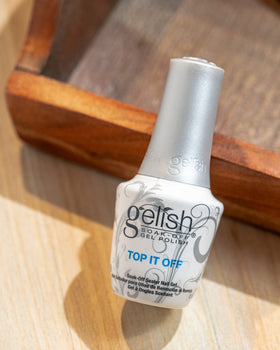 Gelish top it off brush close-up demonstrating smooth application benefit