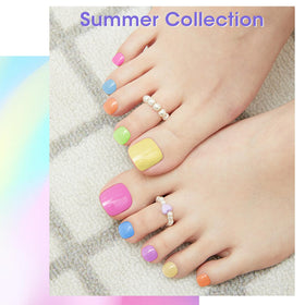GELLEN hand model wearing pastel manicure for wearable everyday style