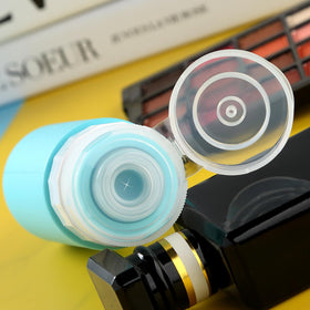 Gemice flip-top cap close-up demonstrating secure leakproof closure benefit
