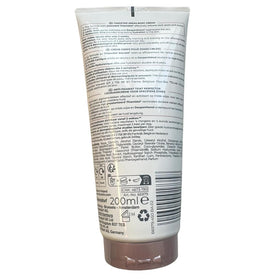 GENERIC close-up of cream texture highlighting smooth, fast-absorbing formula