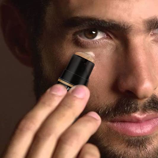Gentlehomme concealer brush action in use blending product seamlessly