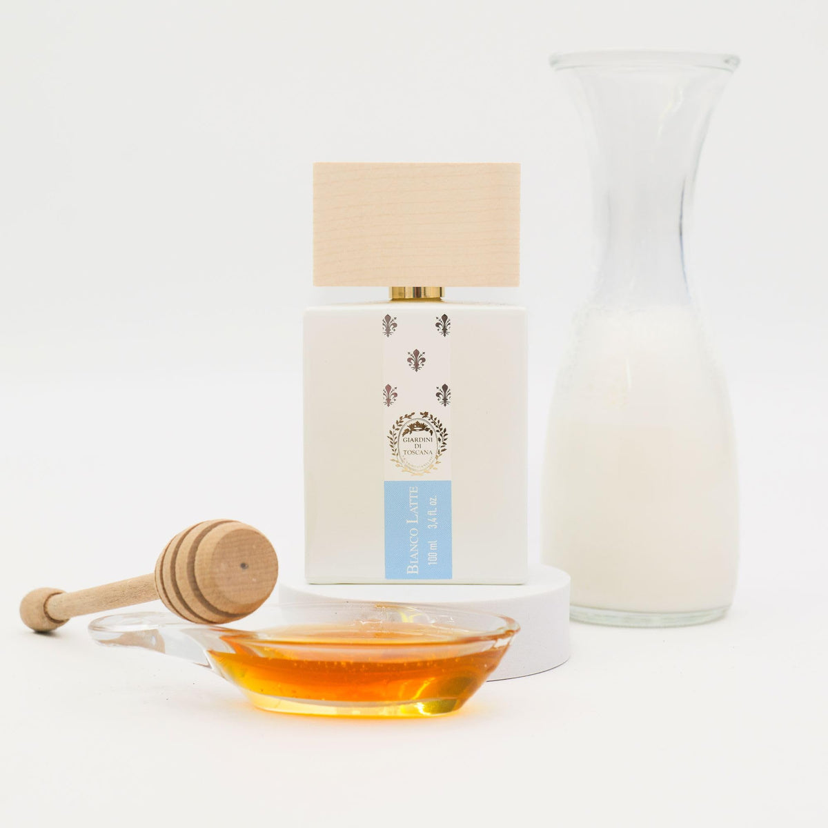 DUCCI macro of honey and caramel texture representing the fragrance's sweet gourmand character