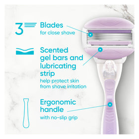 Gillette Venus freesia refill cartridge close-up highlighting built-in gel bar
