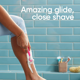 Gillette Venus close-up of shaped handle for improved grip