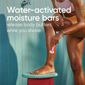 Gillette Venus moisture bar releasing lather and soothing glide