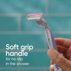 Gillette Venus close-up of soft-grip handle for secure control when shaving