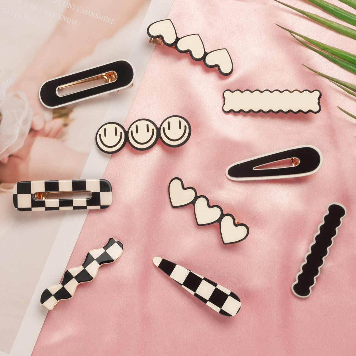 Gingbiss storage box open with clips for tidy, travel-friendly organization