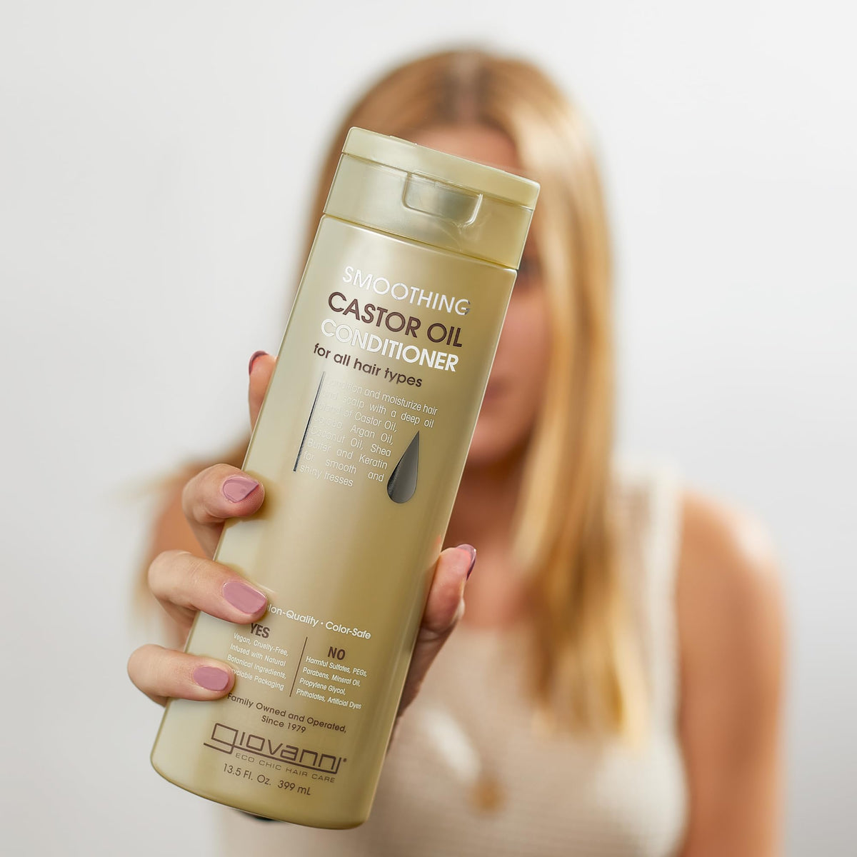 Giovanni pump dispensing conditioner texture demonstrating creamy slip for quick detangling