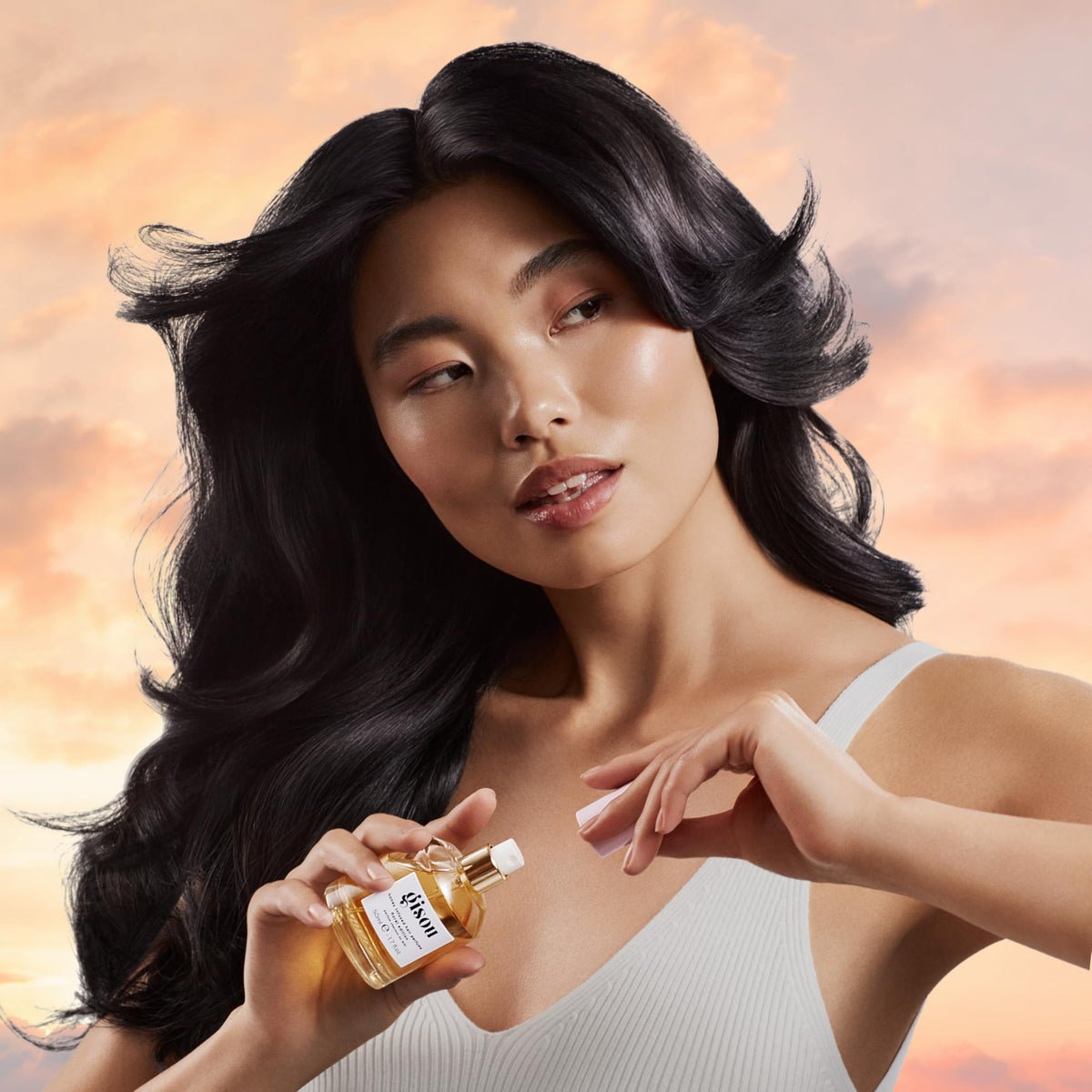 Gisou side label detail highlighting product name and key ingredients