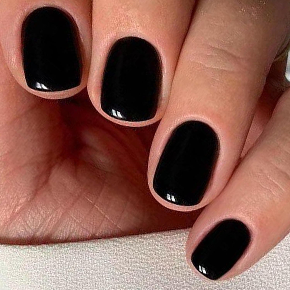 GLAMERMAID glossy surface detail demonstrating salon-like gel shine