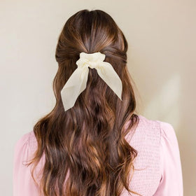 Glaudmeiss scrunchie stretched to demonstrate elastic strength and secure hold