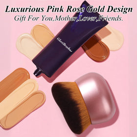 GloréBrochas in a beach bag travel scene for on-the-go tanning touch-ups