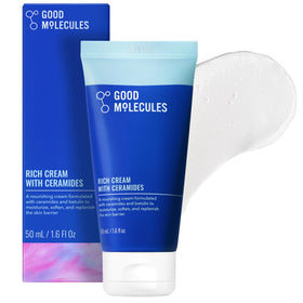Good Molecules jar front view showing label and compact packaging benefit hydration