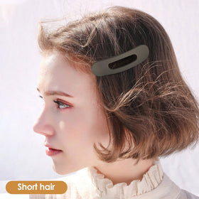 GOOWEAYY clips in makeup bag ready for touch-ups and on-the-go hairstyling