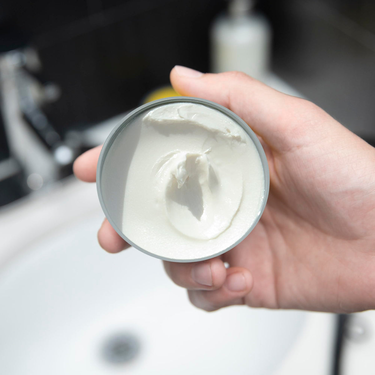 got2b tub by sink illustrating easy rinsing out with shampoo after styling