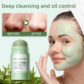 Grospe rinsing mud mask under water illustrating easy removal and clean finish