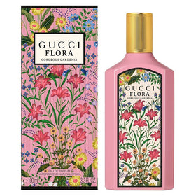 Gucci close-up of gardenia petal detail highlighting texture and floral heart benefit: scent clarity