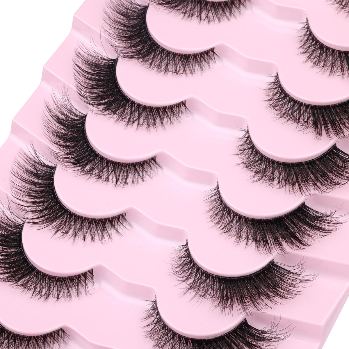 GVEFETIEE lashes applied on eye model demonstrating lift